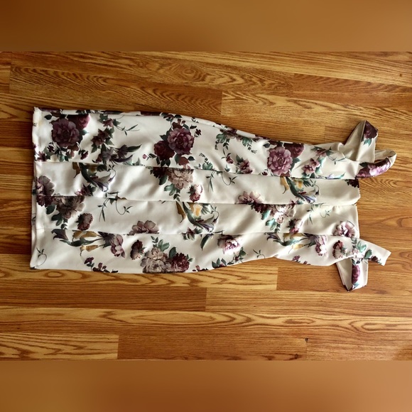 Beautiful floral dress - Picture 2 of 4